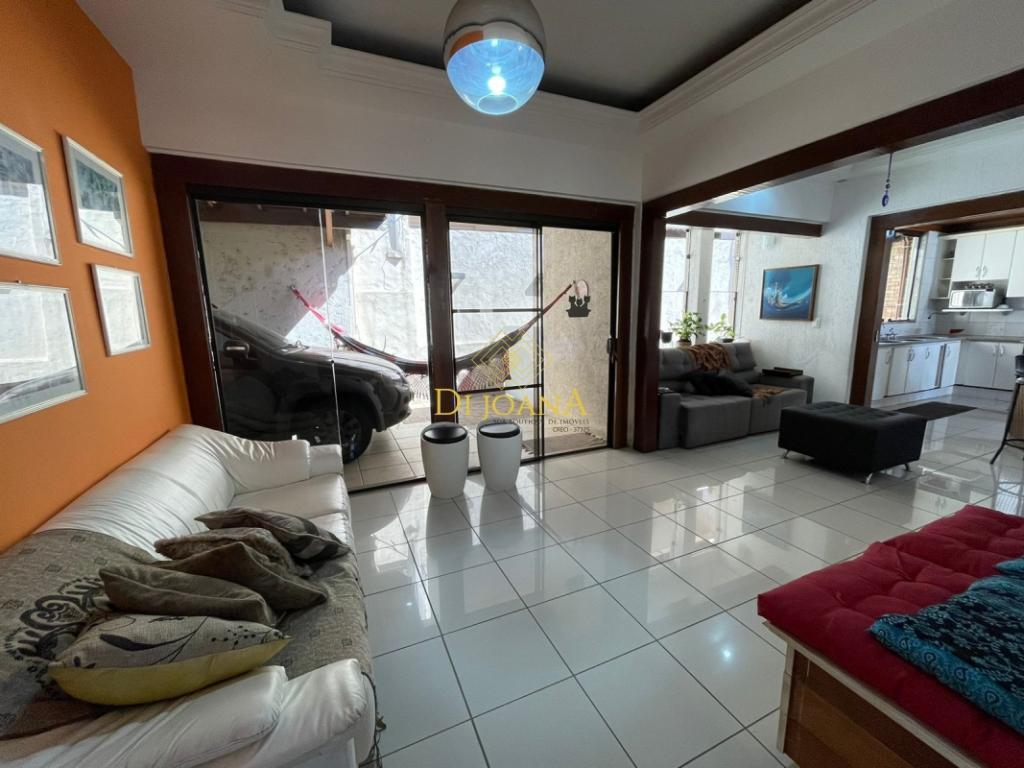 Casa, Centro, 3 Quartos, 2 Vagas, 1 Suíte