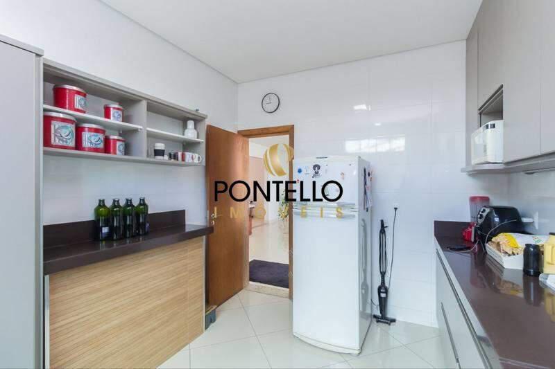 Casa, Estoril, 4 Quartos, 3 Vagas, 4 Suítes