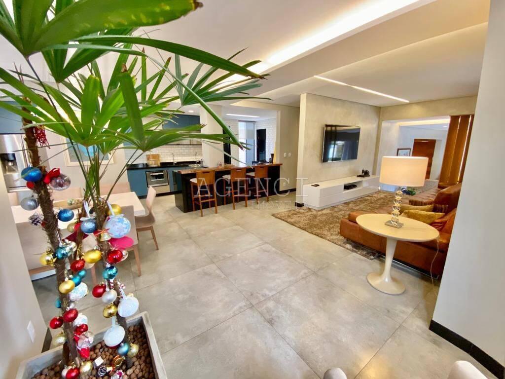 Casa, Castelo, 5 Quartos, 0 Vaga, 5 Suítes