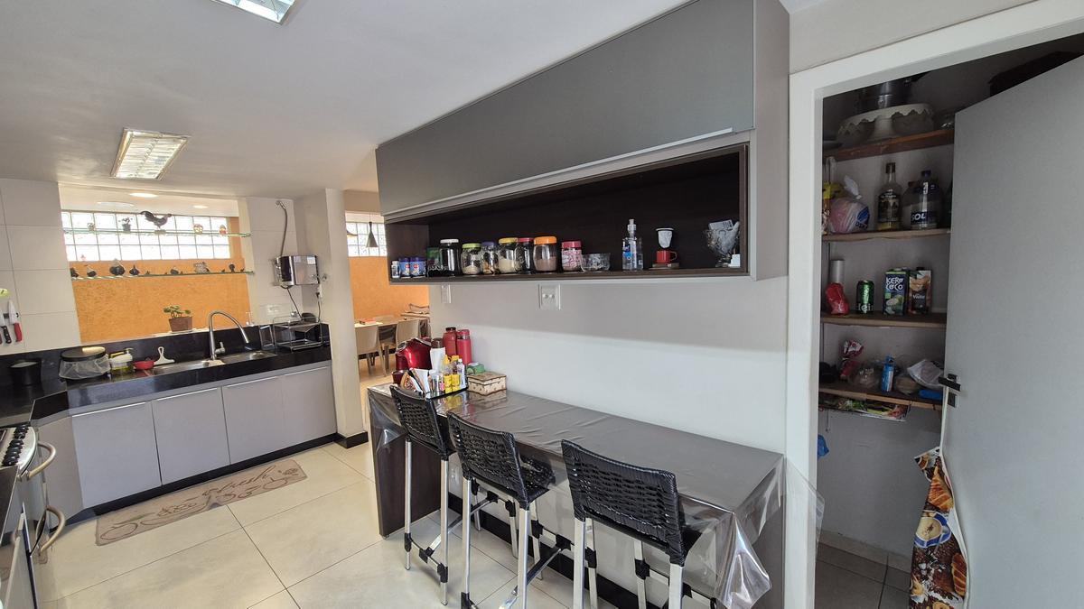 Casa, Ouro Preto, 5 Quartos, 2 Vagas, 1 Suíte