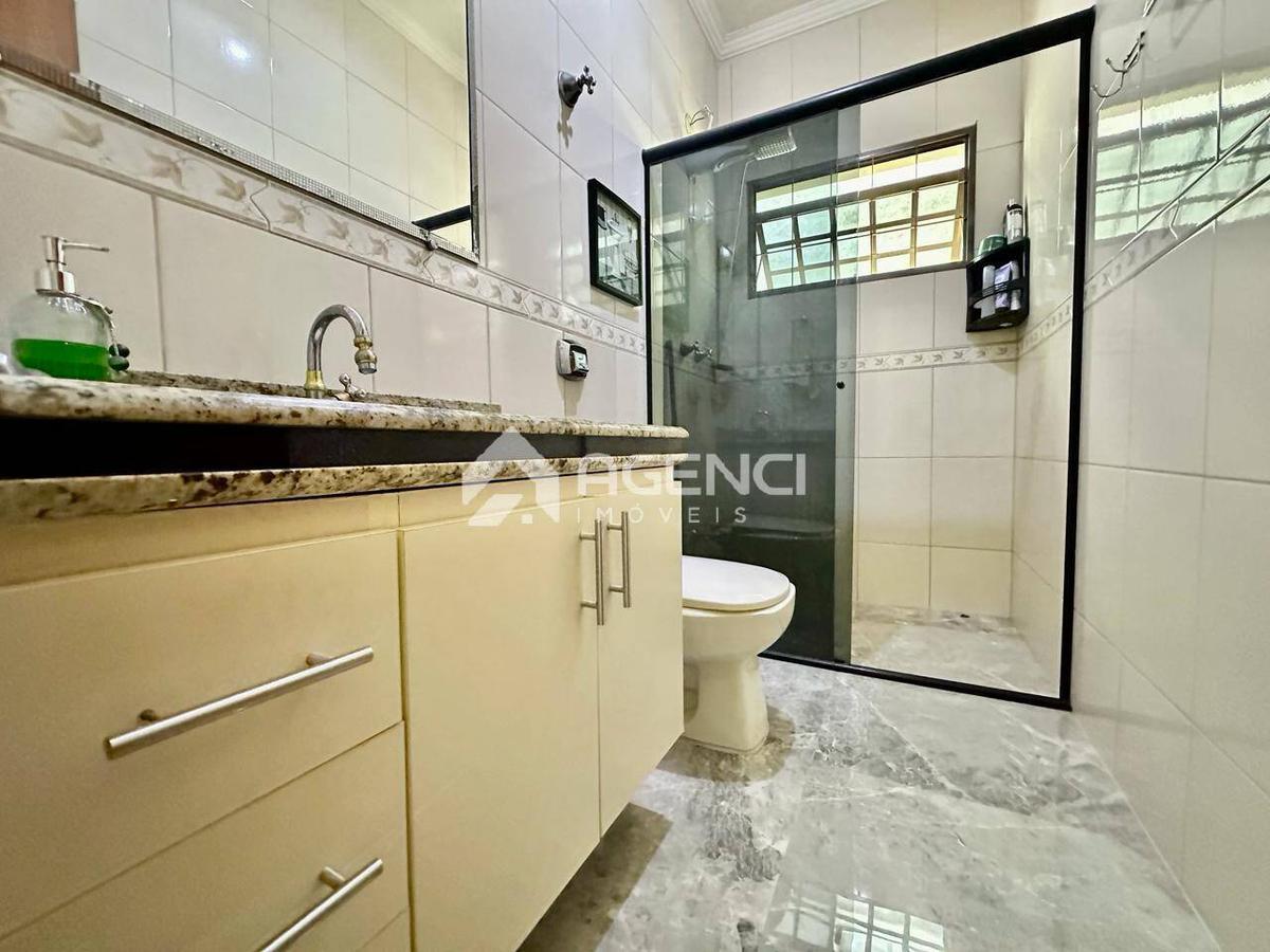 Casa, Cabral, 4 Quartos, 0 Vaga, 2 Suítes