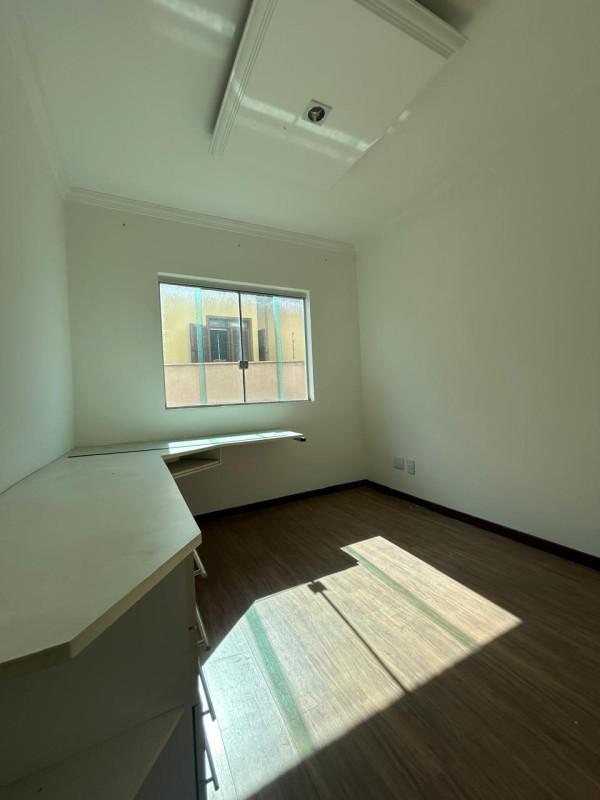 Casa, Castelo, 3 Quartos, 4 Vagas, 1 Suíte