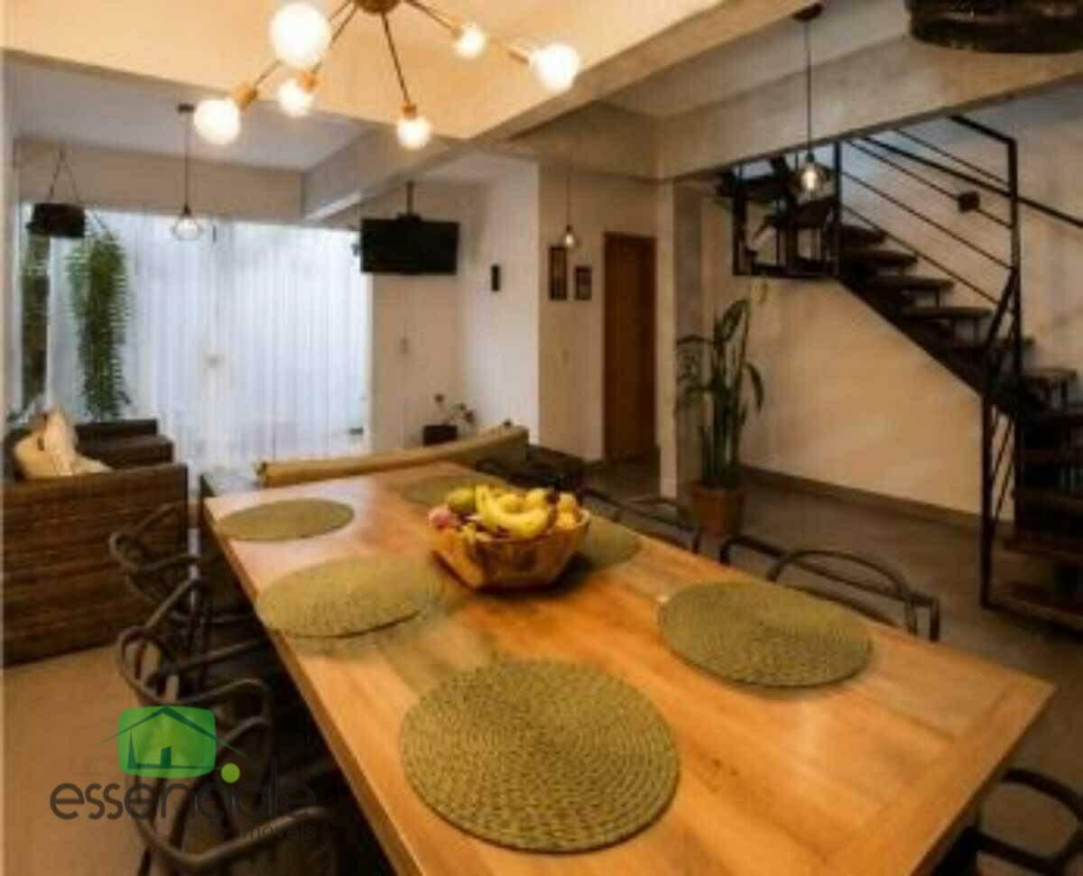 Casa, Europa, 3 Quartos, 2 Vagas, 1 Suíte