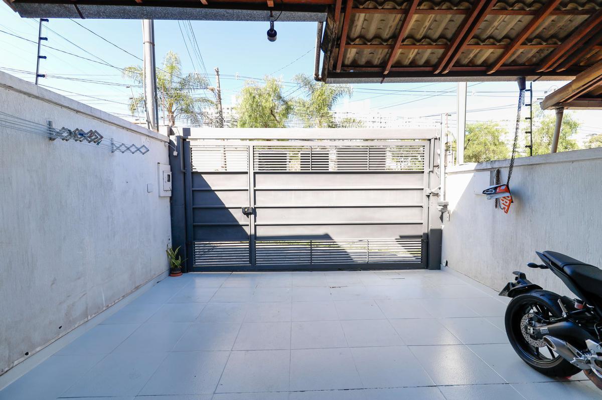 Casa, Buritis, 2 Quartos, 2 Vagas, 1 Suíte