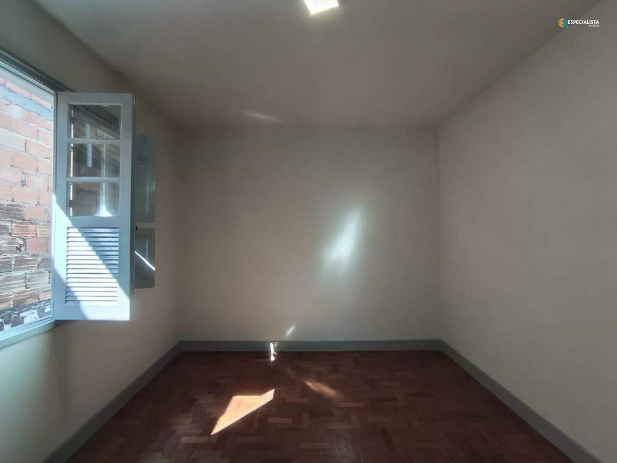 Casa, Sagrada Família, 2 Quartos, 0 Vaga