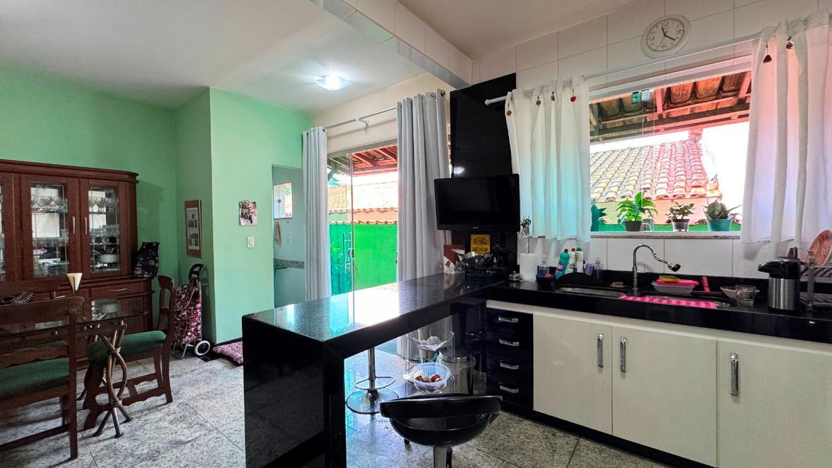 Casa, Planalto, 4 Quartos, 3 Vagas, 2 Suítes