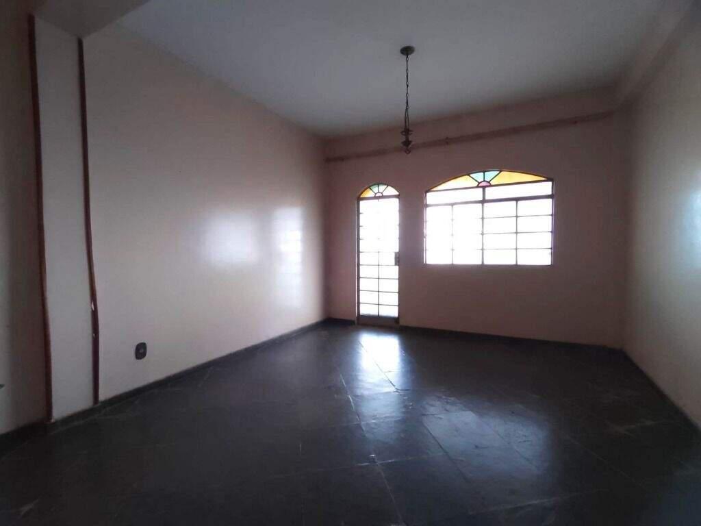 Casa, Palmeiras, 5 Quartos, 3 Vagas, 1 Suíte