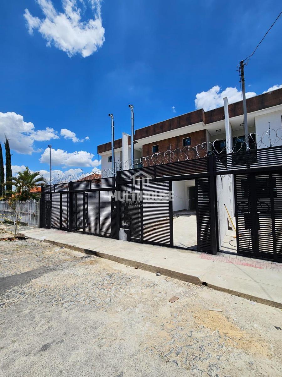 Casa, Santa Branca, 3 Quartos, 2 Vagas, 1 Suíte