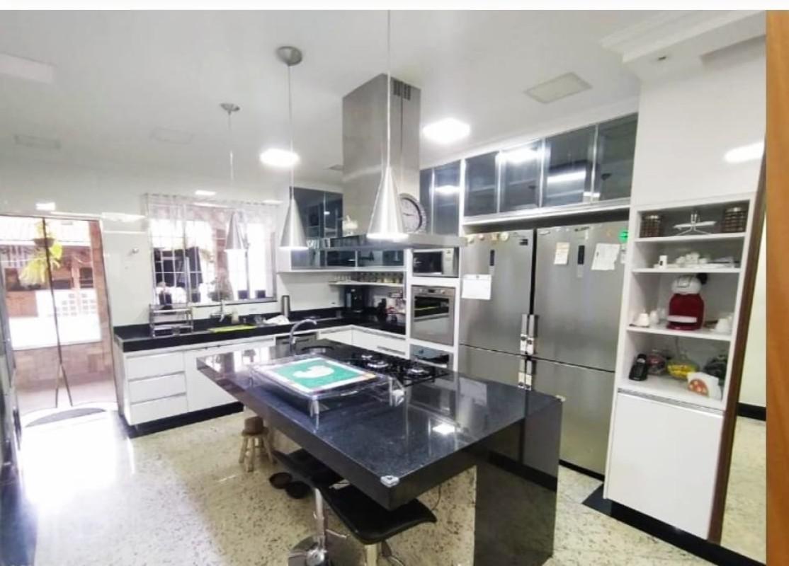 Casa, São Geraldo, 6 Quartos, 5 Vagas, 2 Suítes