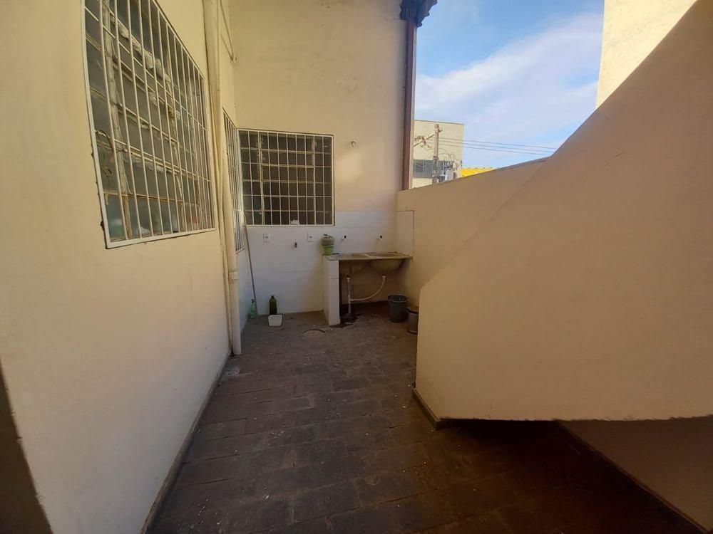 Prédio, Centro, 4 Quartos, 0 Vaga