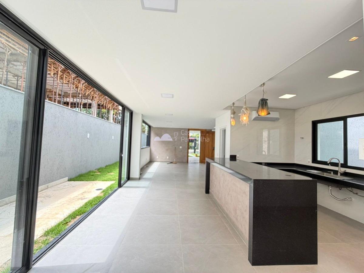 Casa, Trevo, 4 Quartos, 3 Vagas, 3 Suítes