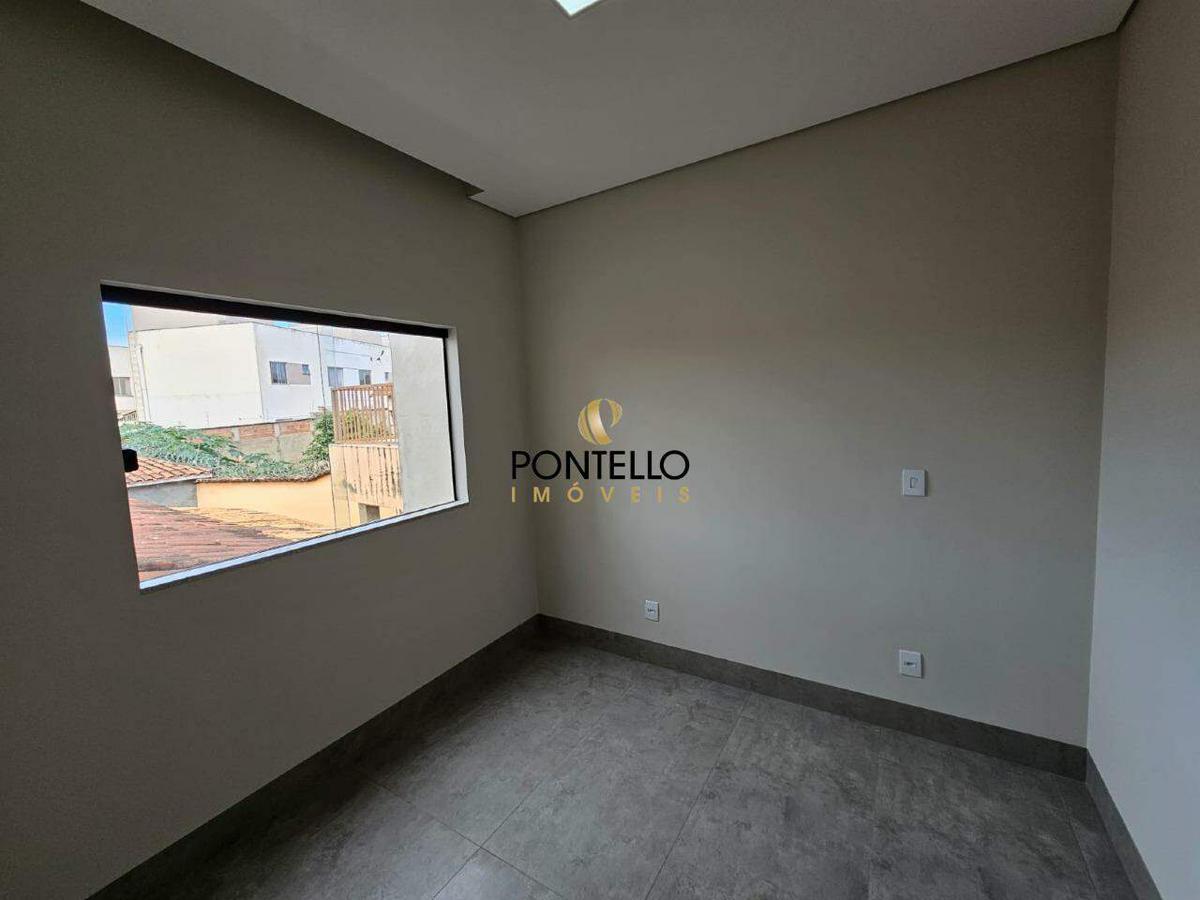 Casa, Santa Maria, 3 Quartos, 2 Vagas, 1 Suíte