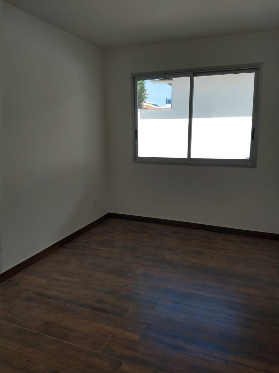 Casa, Centro, 3 Quartos, 2 Vagas, 1 Suíte