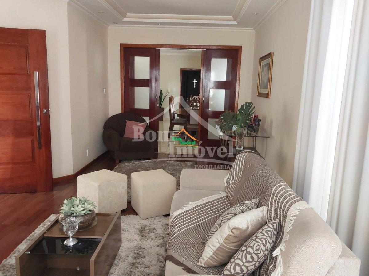 Casa, Centro, 3 Quartos, 7 Vagas, 1 Suíte