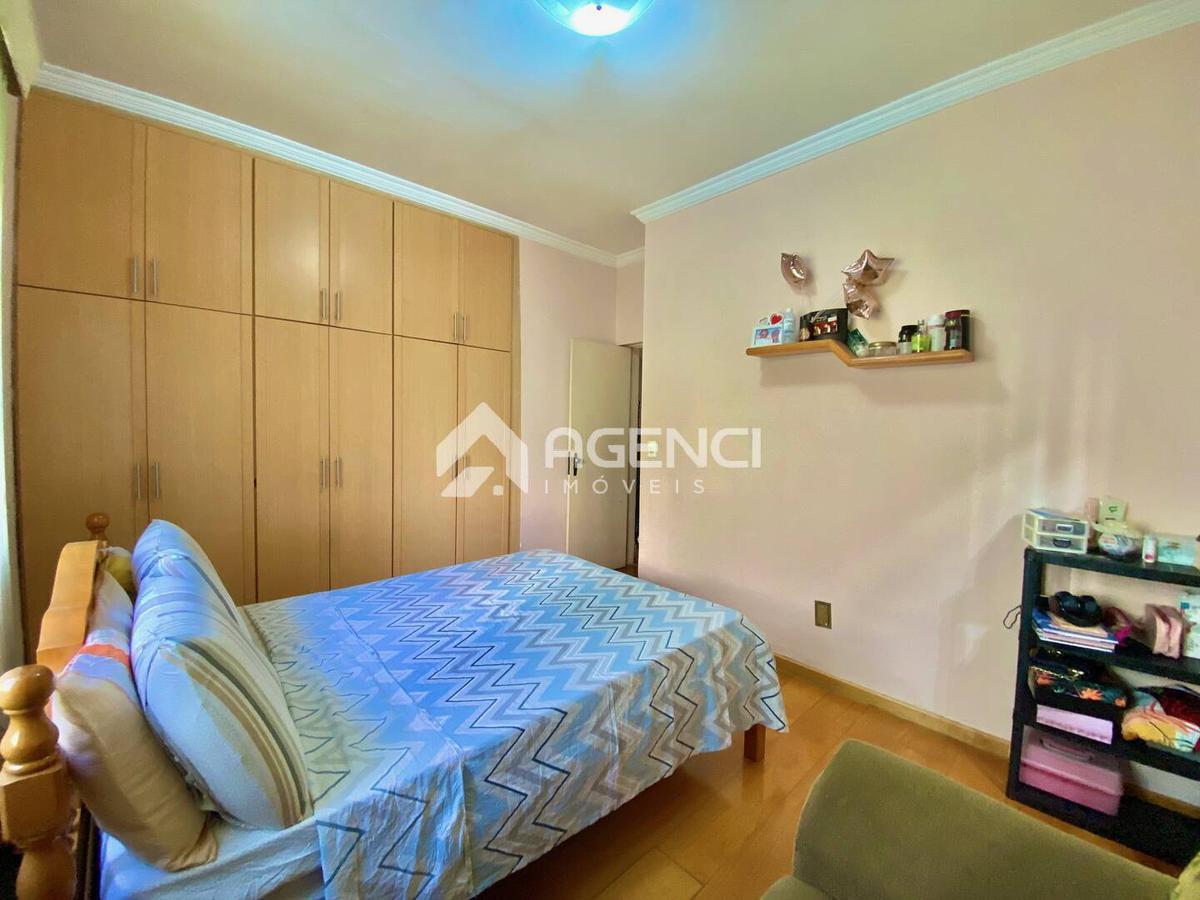 Casa, Camargos, 3 Quartos, 0 Vaga, 1 Suíte