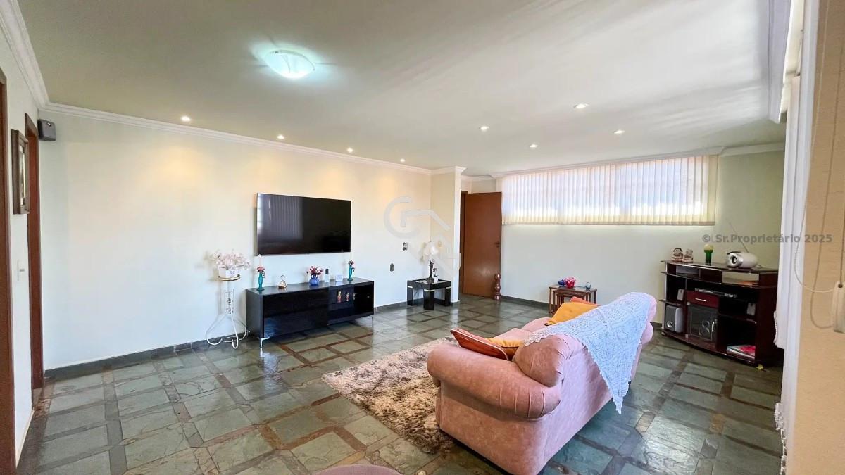 Casa, Luxemburgo, 5 Quartos, 4 Vagas, 2 Suítes