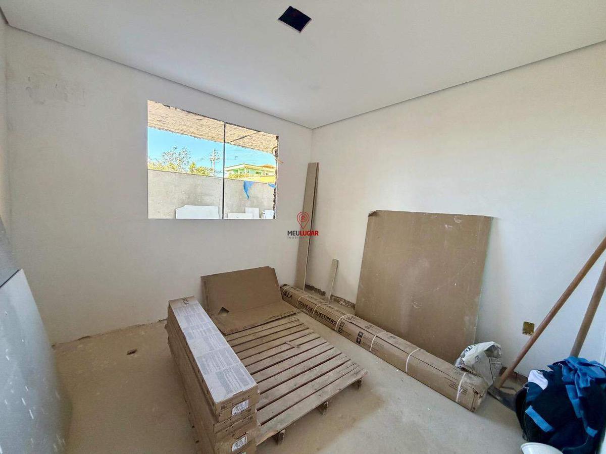 Apartamento, Barreiro, 3 Quartos, 3 Vagas, 1 Suíte