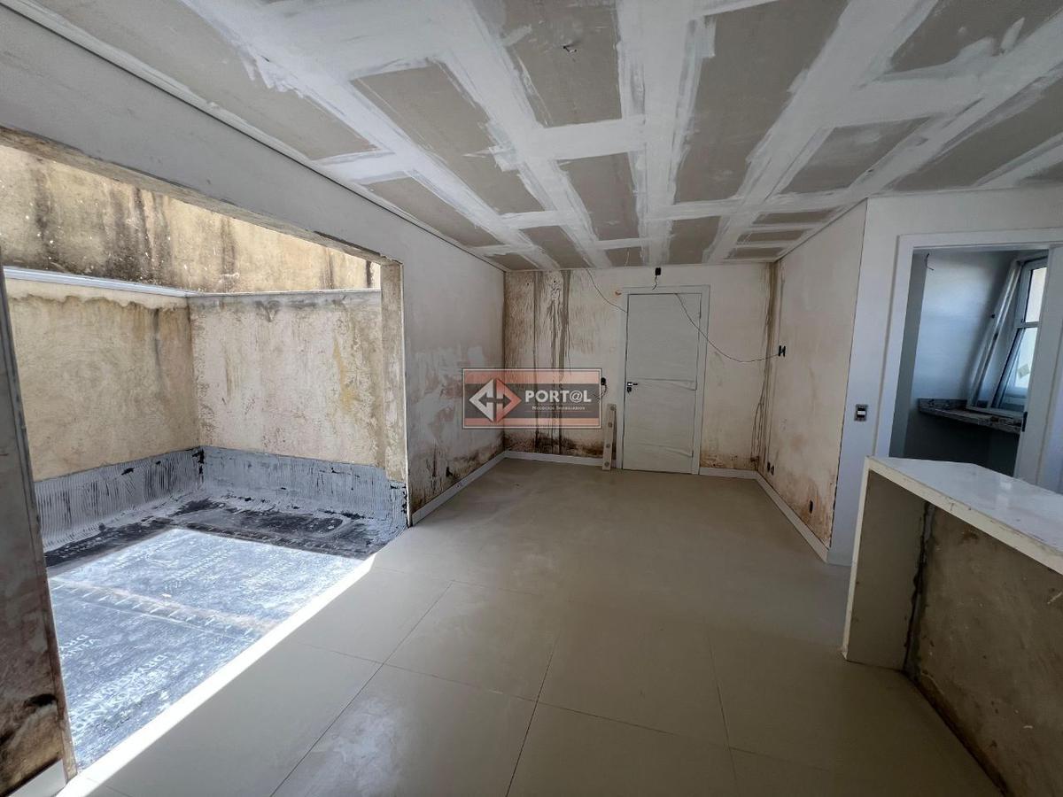 Apartamento, Sagrada Família, 2 Quartos, 2 Vagas, 1 Suíte