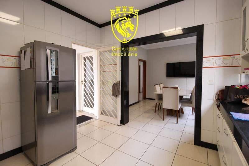 Casa, João Pinheiro, 5 Quartos, 5 Vagas, 1 Suíte