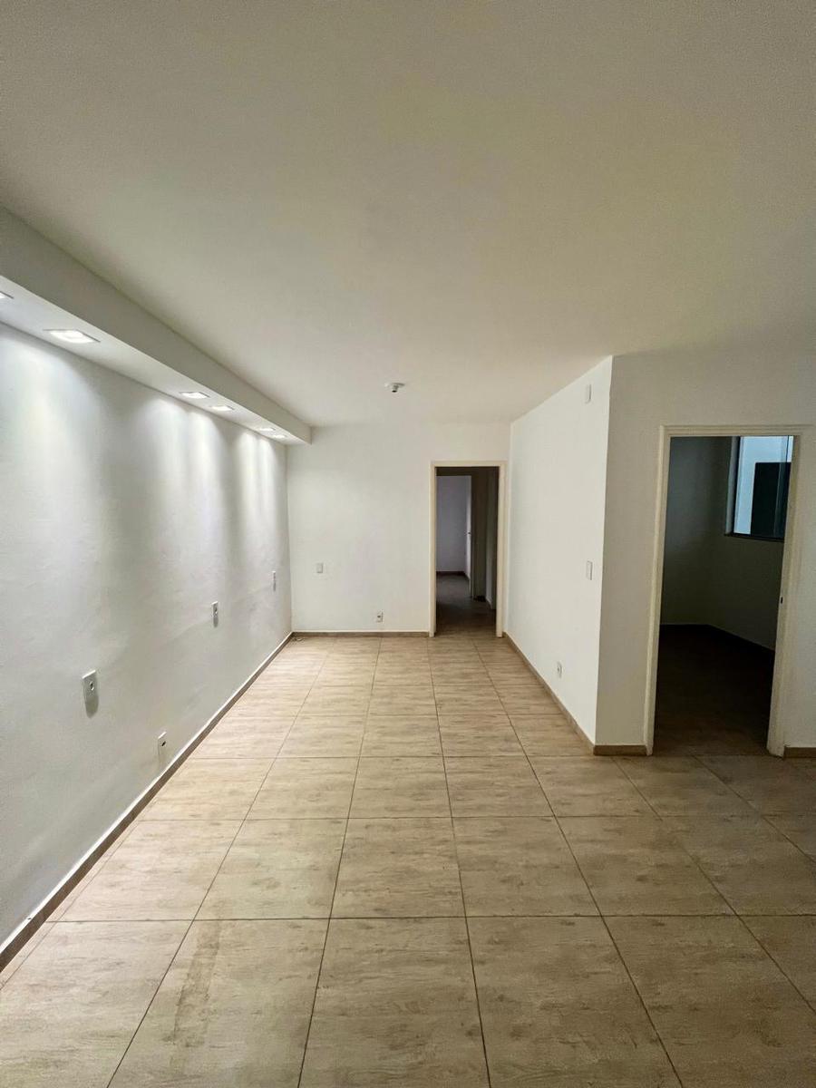 Sala, Centro, 2 Quartos, 0 Vaga, 1 Suíte