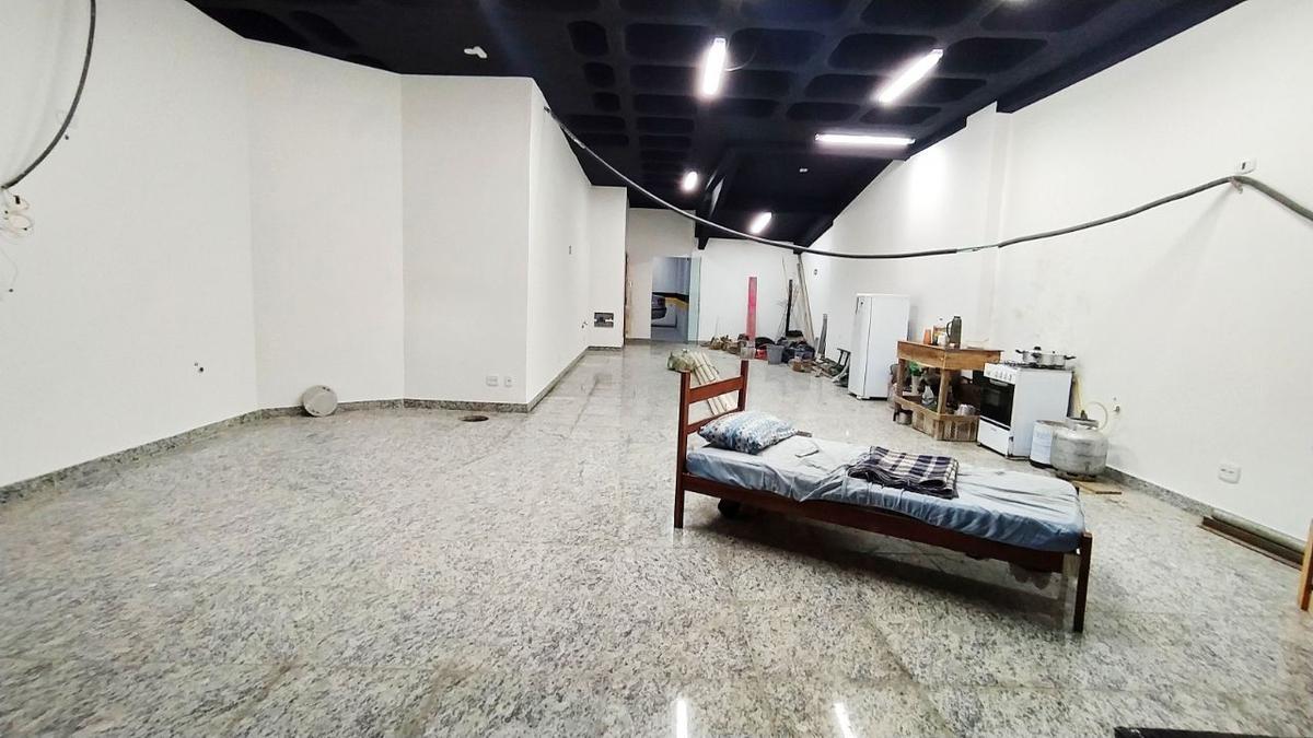 Loja, Savassi, 4 Vagas