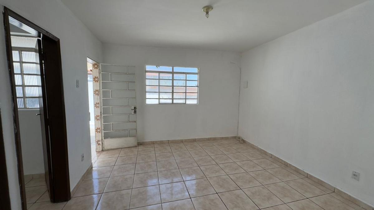 Casa, Fernão Dias, 3 Quartos, 0 Vaga, 1 Suíte