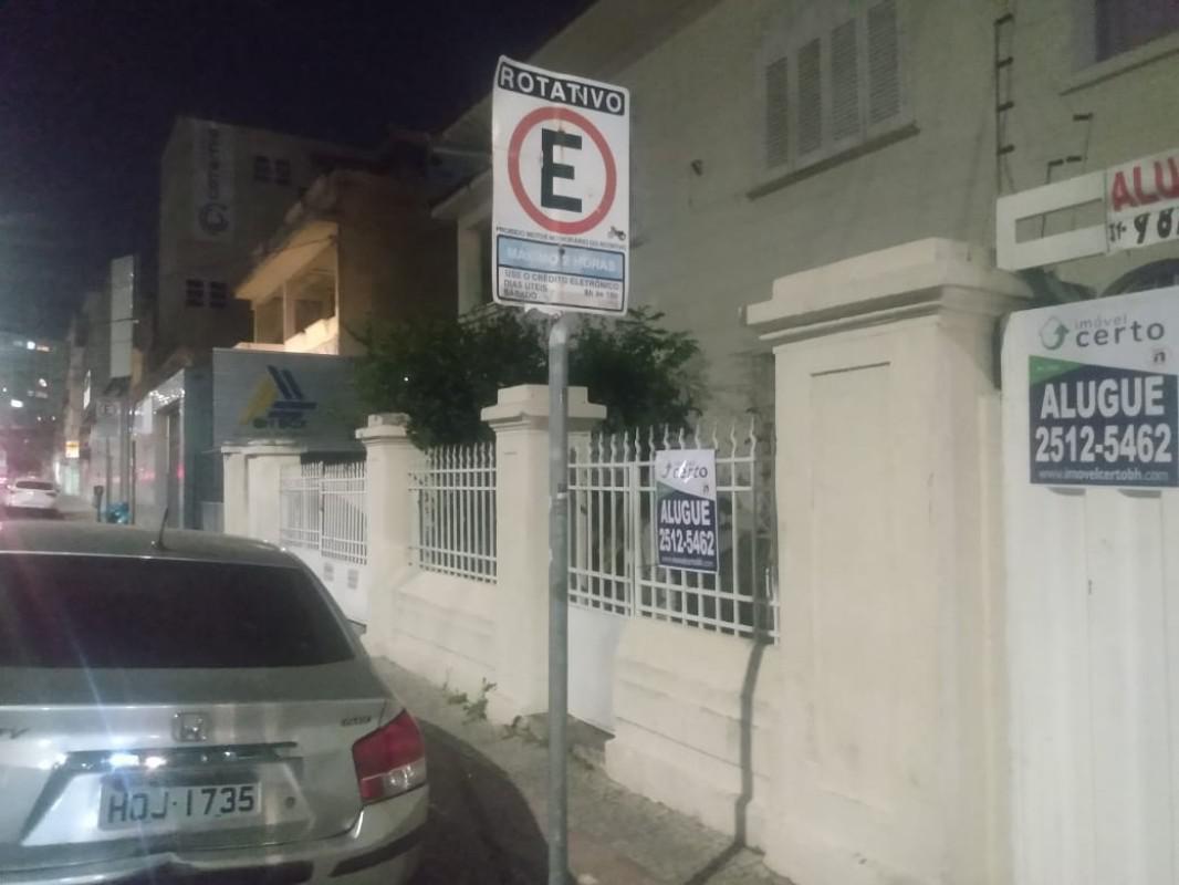 Casa, Floresta, 3 Quartos, 8 Vagas, 1 Suíte