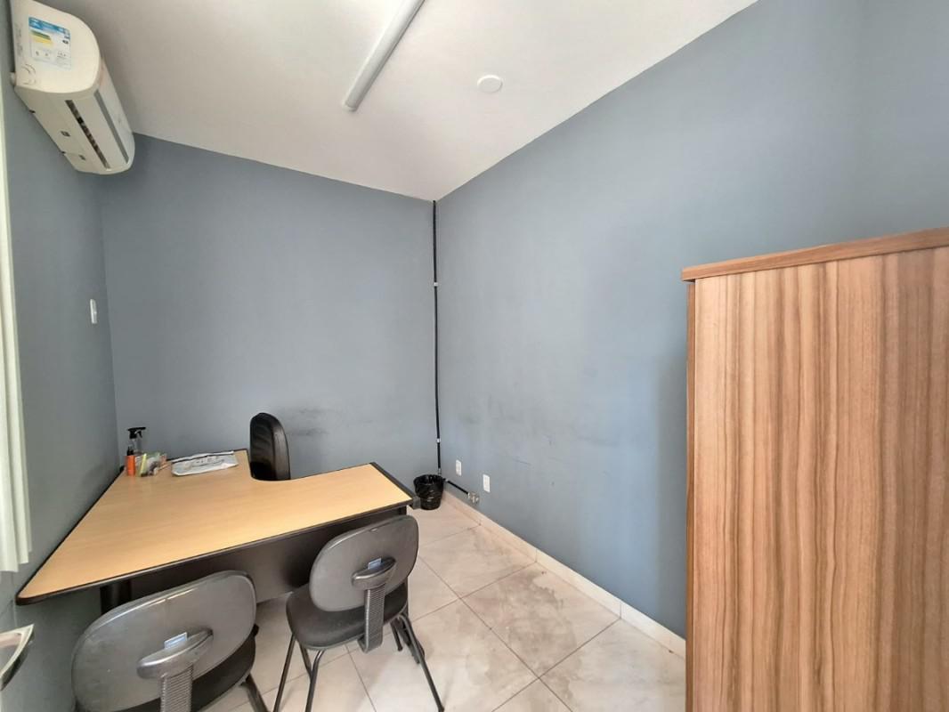 Casa Comercial, Floresta, 5 Quartos, 4 Vagas, 1 Suíte