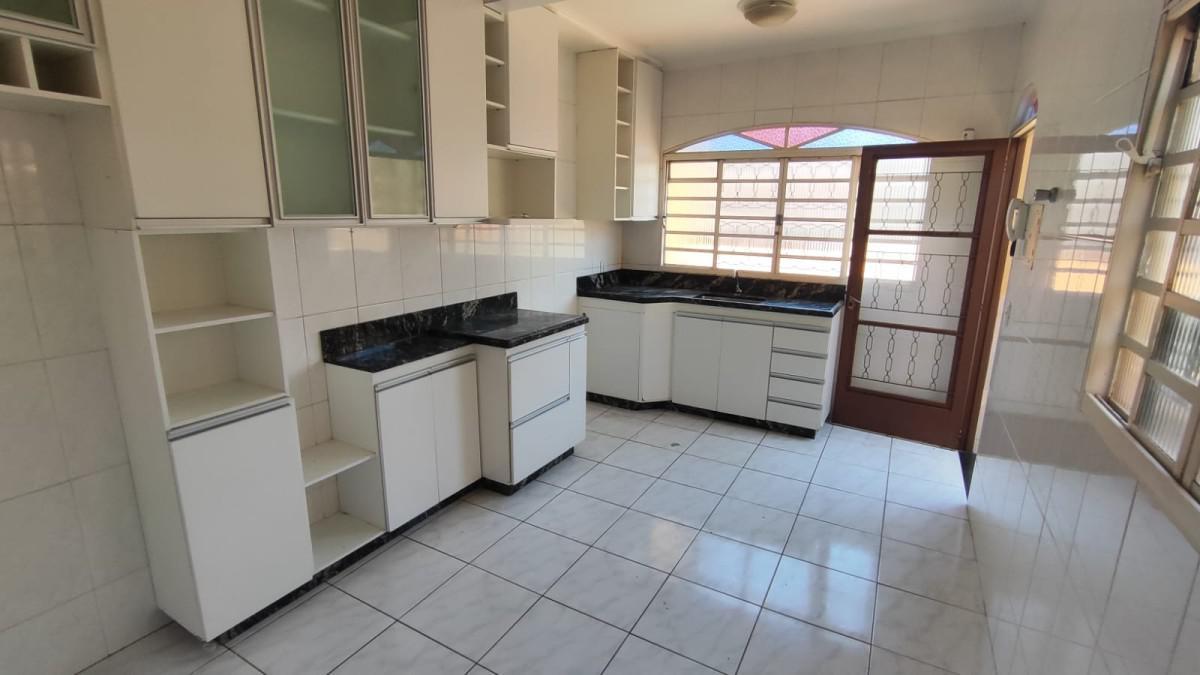 Casa, Arvoredo, 3 Quartos, 2 Vagas, 1 Suíte