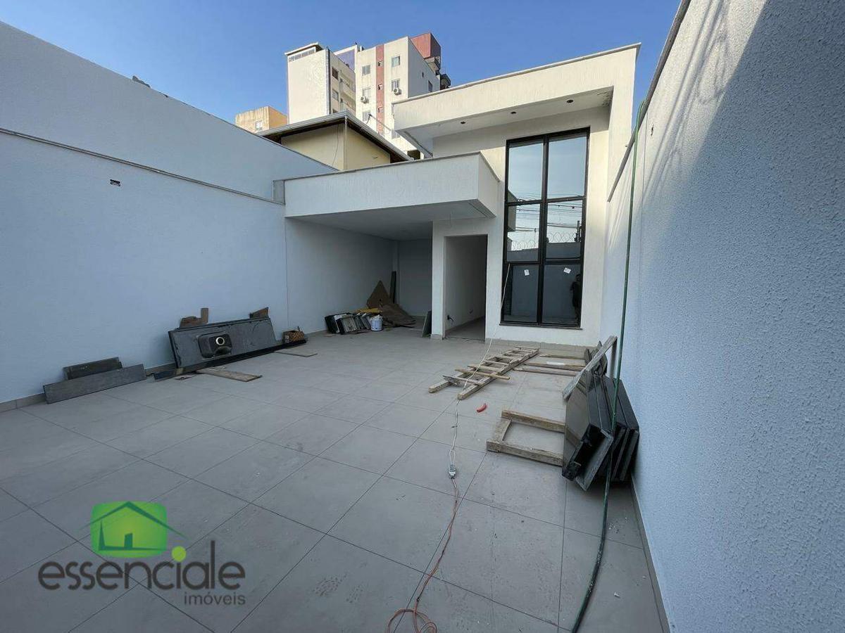 Casa, Europa, 3 Quartos, 3 Vagas, 1 Suíte