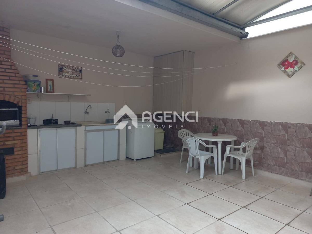 Casa, Santa Cruz Industrial, 3 Quartos, 0 Vaga, 1 Suíte