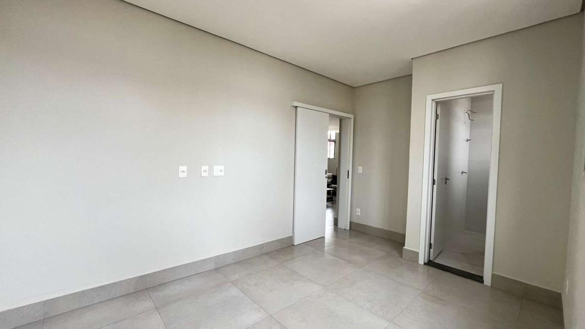 Cobertura, Centro, 2 Quartos, 0 Vaga, 4 Suítes