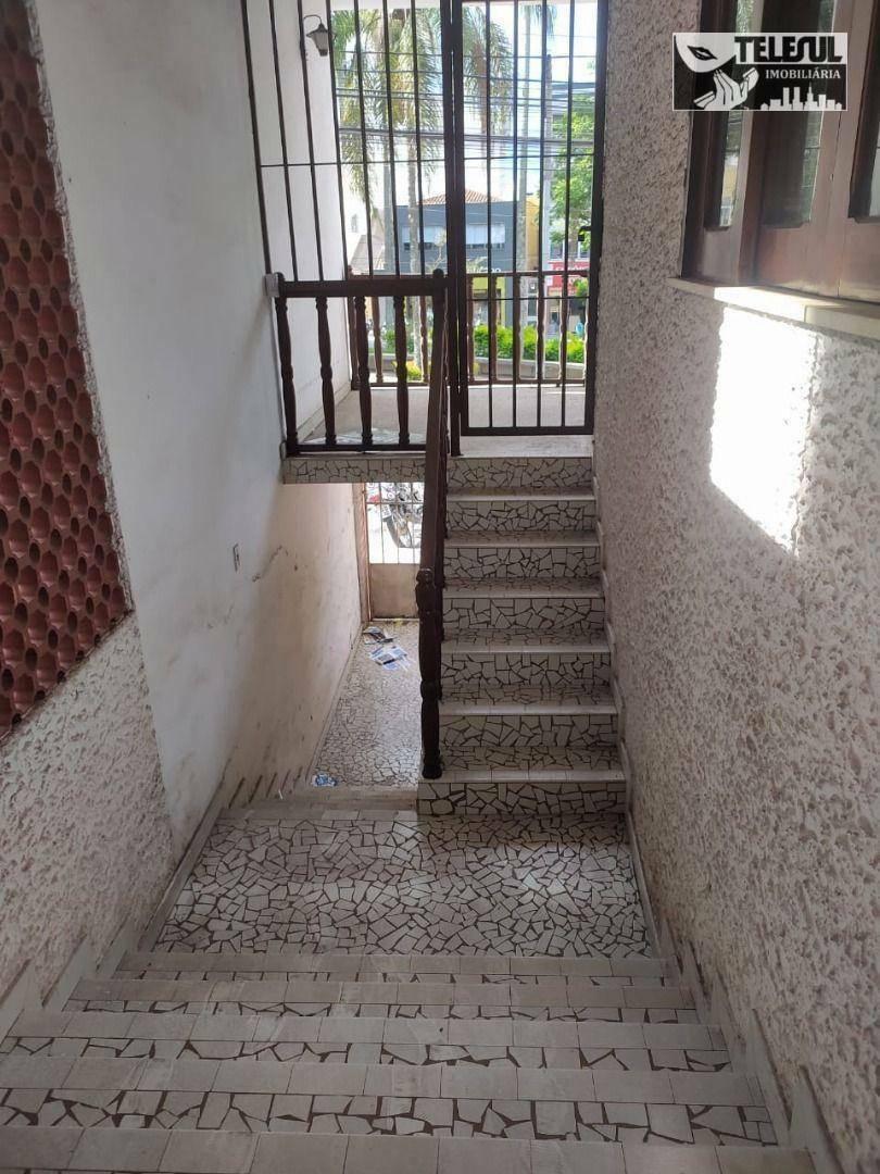 Casa, Centro, 4 Quartos, 0 Vaga, 1 Suíte