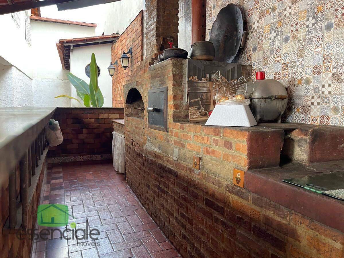Casa, Santa Cruz Industrial, 3 Quartos, 5 Vagas, 1 Suíte