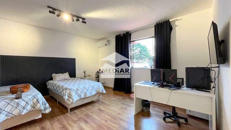 Casa, Castelo, 5 Quartos, 3 Vagas, 1 Suíte