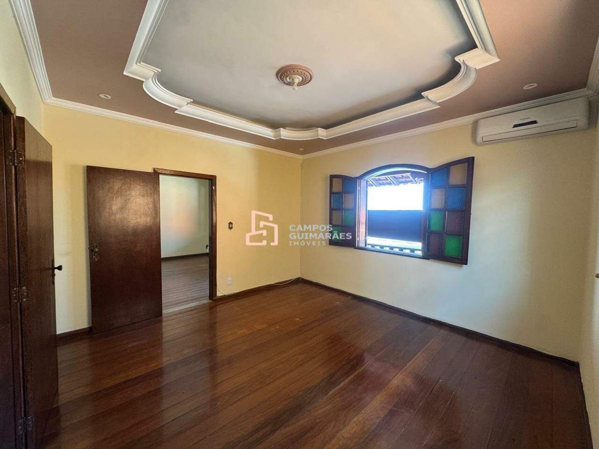 Casa, Industrial, 4 Quartos, 1 Vaga, 2 Suítes