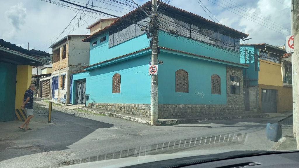 Casa, Centro, 6 Quartos, 0 Vaga, 1 Suíte