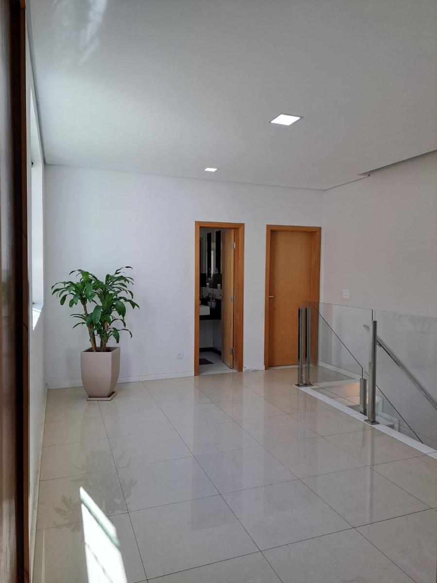Casa, Europa, 3 Quartos, 2 Vagas, 1 Suíte