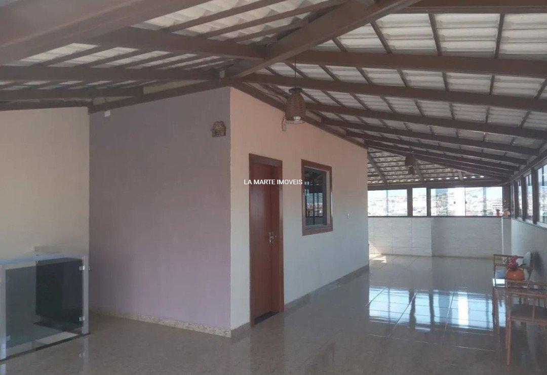 Casa, Industrial, 4 Quartos, 2 Vagas, 1 Suíte