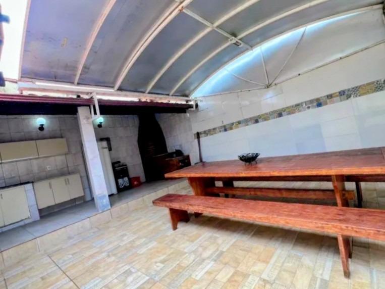 Casa, Castelo, 3 Quartos, 2 Vagas, 1 Suíte