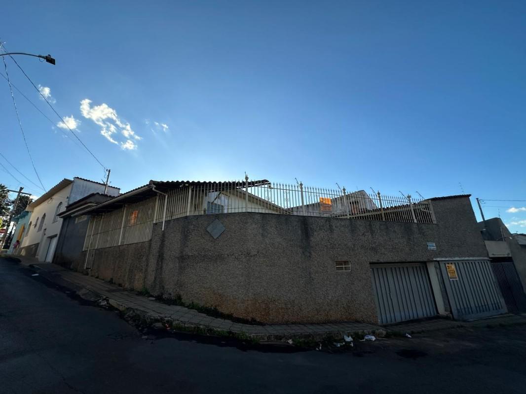 Casa, Centro, 3 Quartos, 2 Vagas