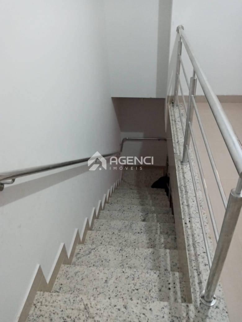 Casa, Industrial, 3 Quartos, 0 Vaga, 1 Suíte