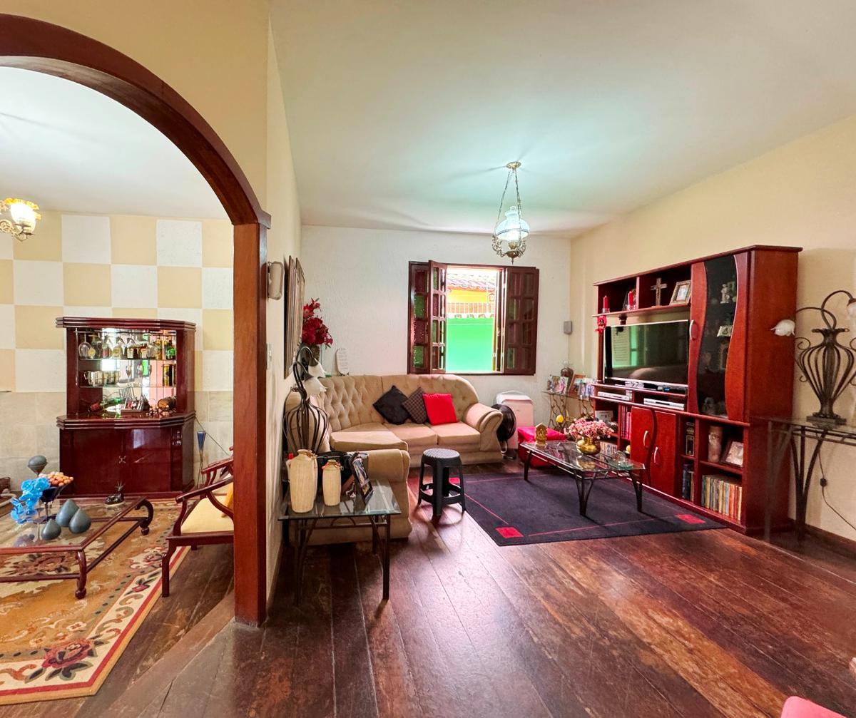 Casa, Planalto, 4 Quartos, 3 Vagas, 2 Suítes