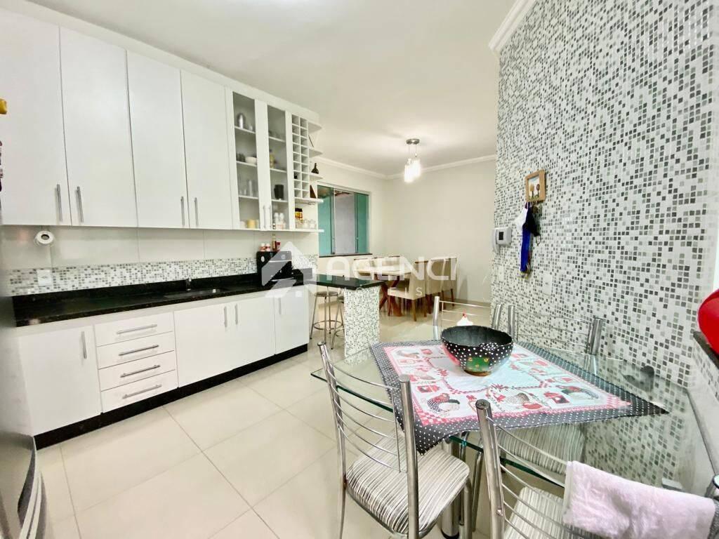 Casa, Cabral, 3 Quartos, 0 Vaga, 1 Suíte