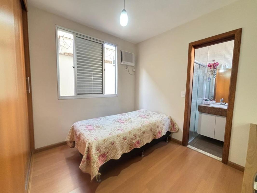 Apartamento, Sagrada Família, 2 Quartos, 1 Vaga, 1 Suíte