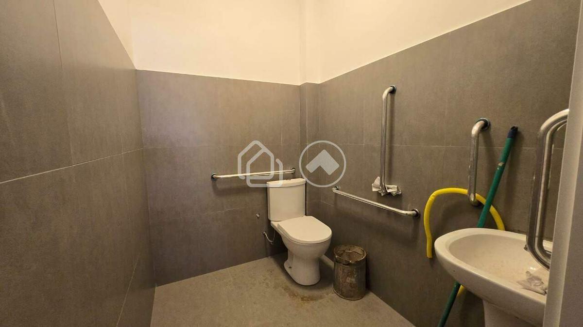 Loja, Buritis, 6 Vagas