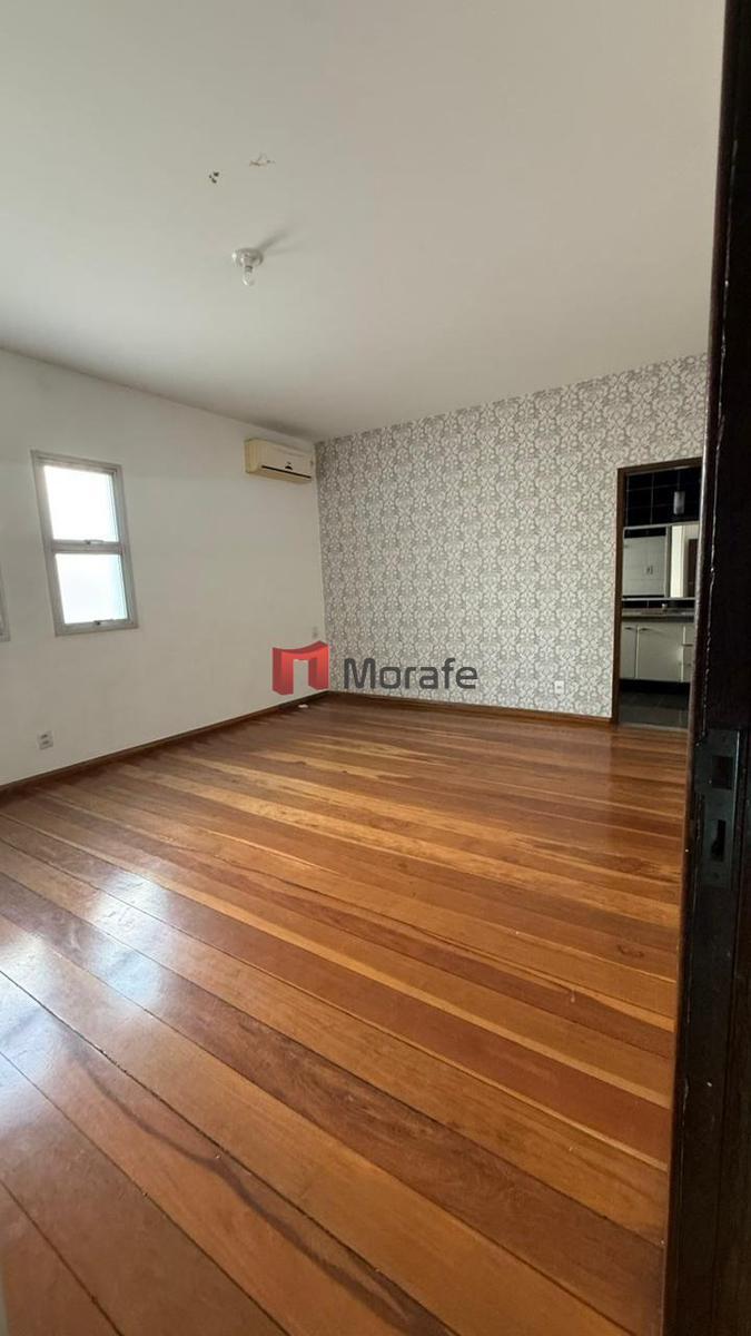 Casa, Castelo, 4 Quartos, 4 Vagas, 1 Suíte