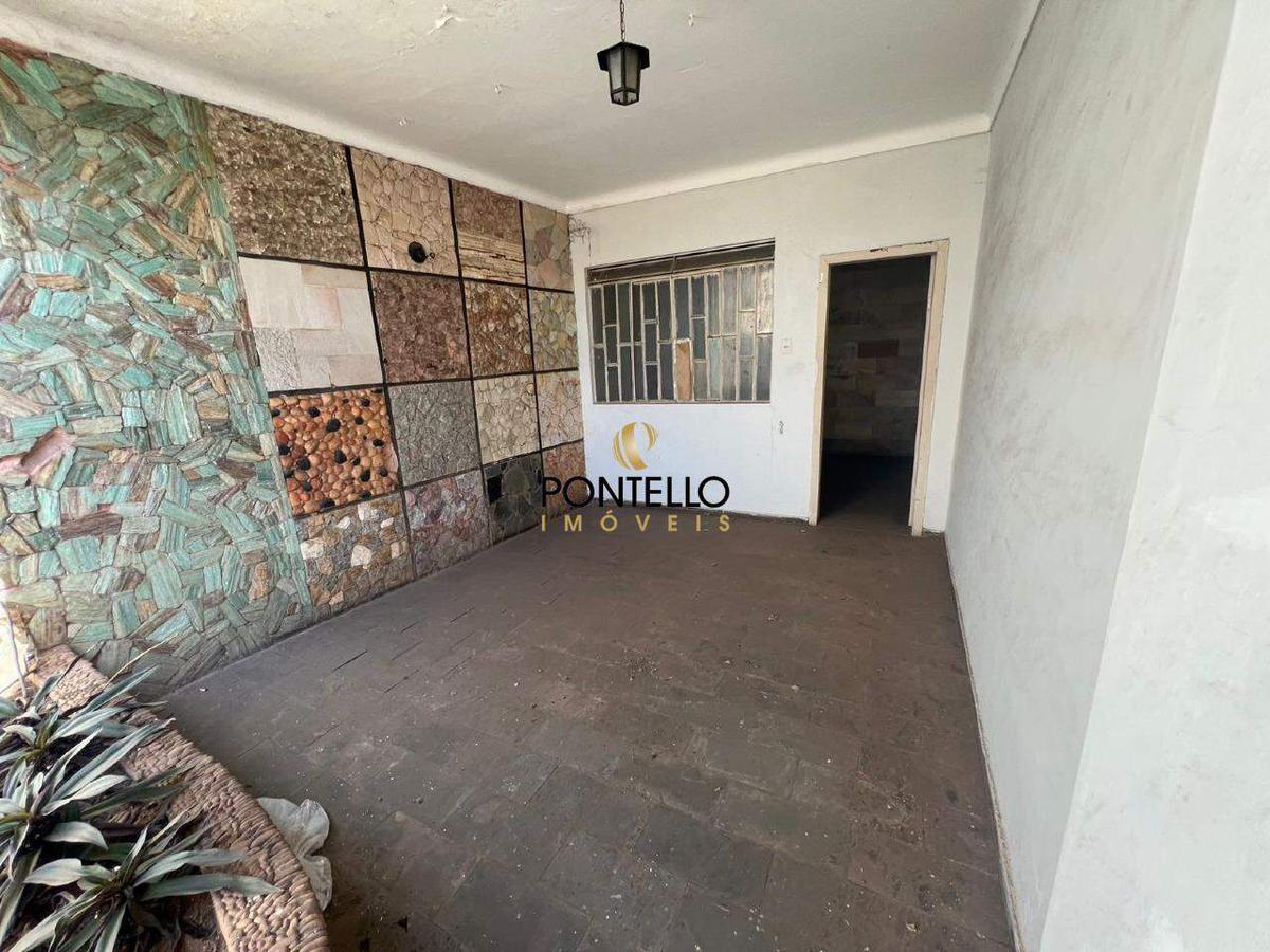 Casa, Centro, 4 Quartos, 2 Vagas, 1 Suíte