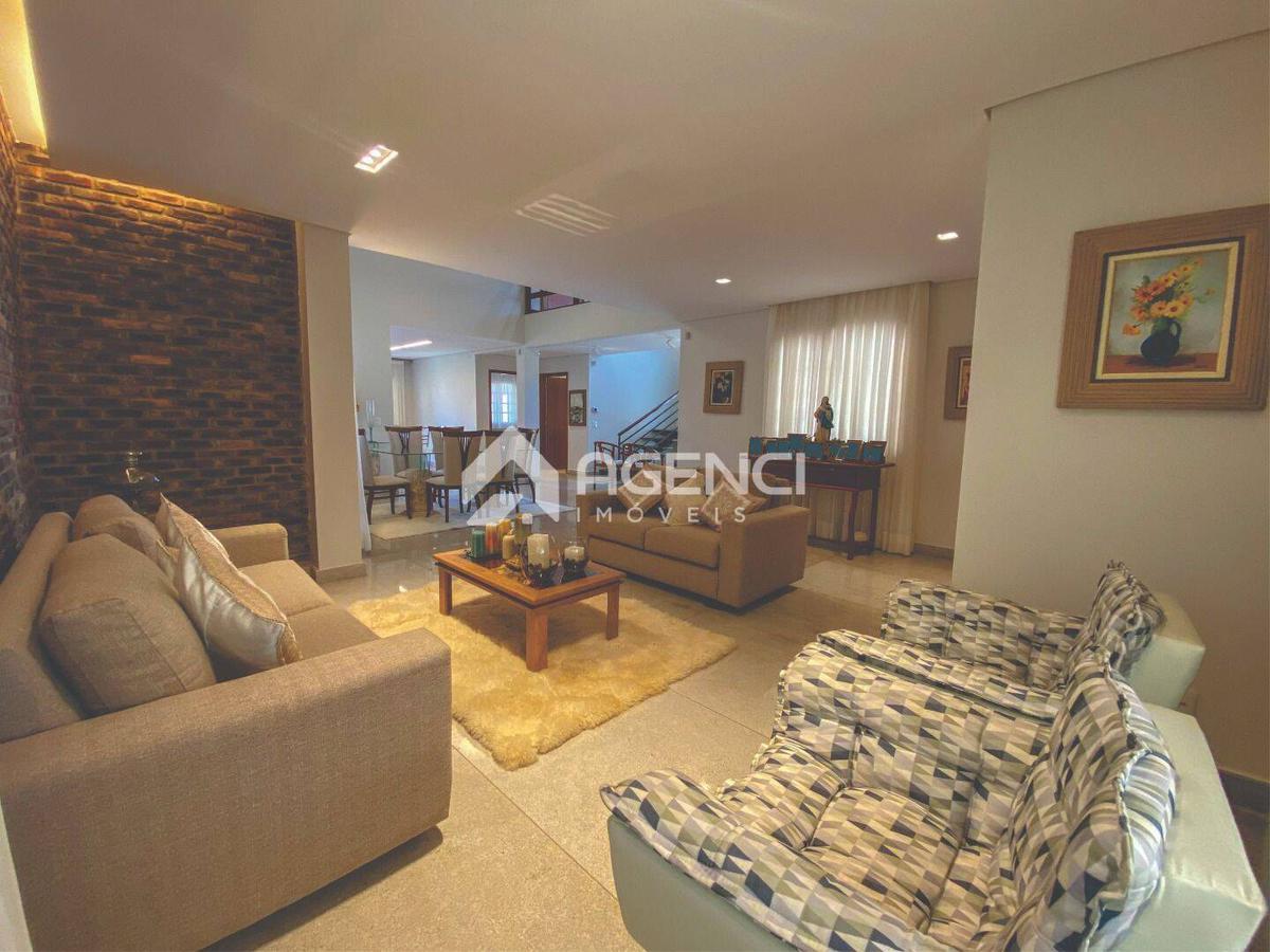 Casa, Trevo, 4 Quartos, 0 Vaga, 1 Suíte