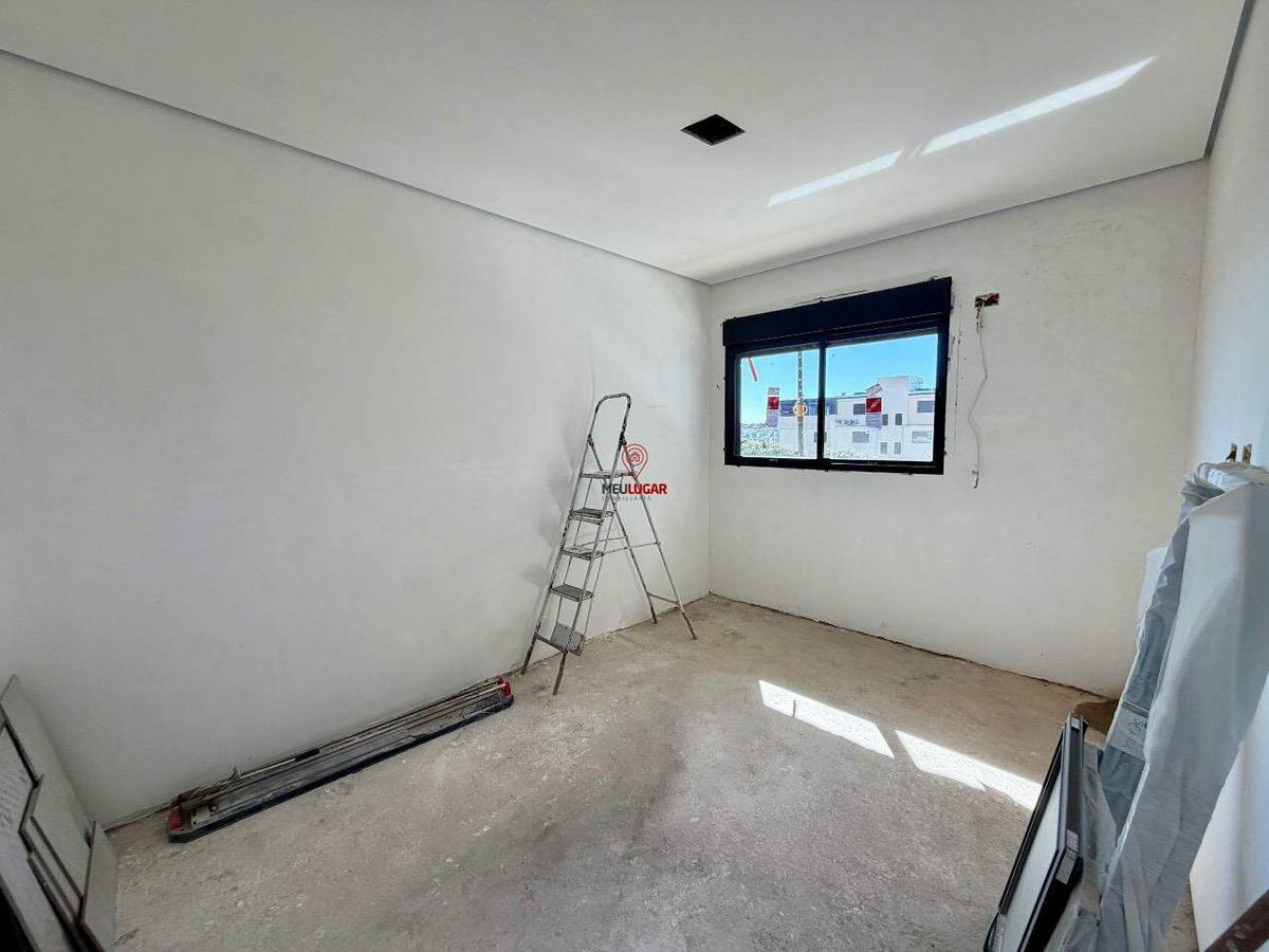 Apartamento, Barreiro, 3 Quartos, 3 Vagas, 1 Suíte